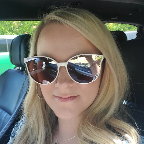 Meet your Posher, Karyn - Picture 2 of 4